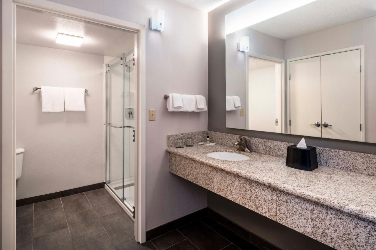 Courtyard Denver Southwest/Лейкуд Екстериор снимка